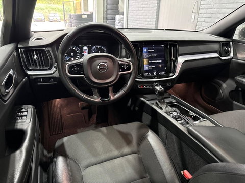 Volvo V60 2.0 T4 Momentum Pro | Harman/Kardon | Panoramadak | Trekhaak | Camera | Stoelverwarming | 19 Inch