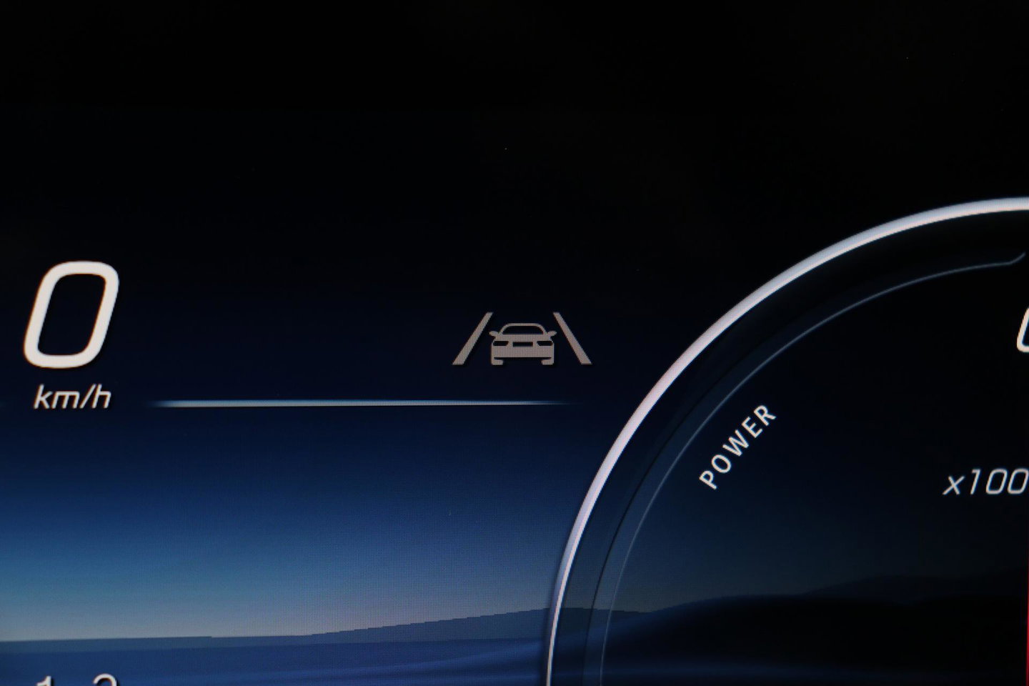 Mercedes-Benz E-Klasse 300 e AMG Line | Nightpakket | Panoramadak | 360° Camera | Trekhaak | Keyless | Stoelverwarming | 20 Inch