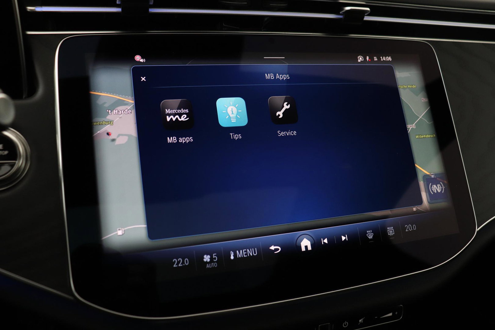 Mercedes-Benz E-Klasse 300 e AMG Line | Nightpakket | Panoramadak | 360° Camera | Trekhaak | Keyless | Stoelverwarming | 20 Inch