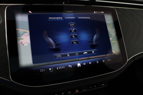 Mercedes-Benz E-Klasse 300 e AMG Line | Nightpakket | Panoramadak | 360° Camera | Trekhaak | Keyless | Stoelverwarming | 20 Inch