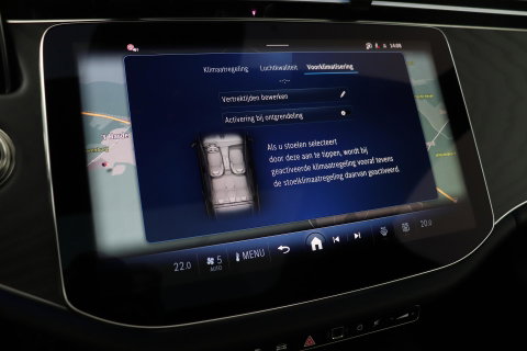 Mercedes-Benz E-Klasse 300 e AMG Line | Nightpakket | Panoramadak | 360° Camera | Trekhaak | Keyless | Stoelverwarming | 20 Inch