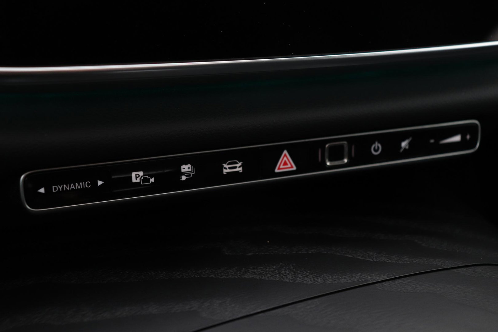 Mercedes-Benz E-Klasse 300 e AMG Line | Nightpakket | Panoramadak | 360° Camera | Trekhaak | Keyless | Stoelverwarming | 20 Inch