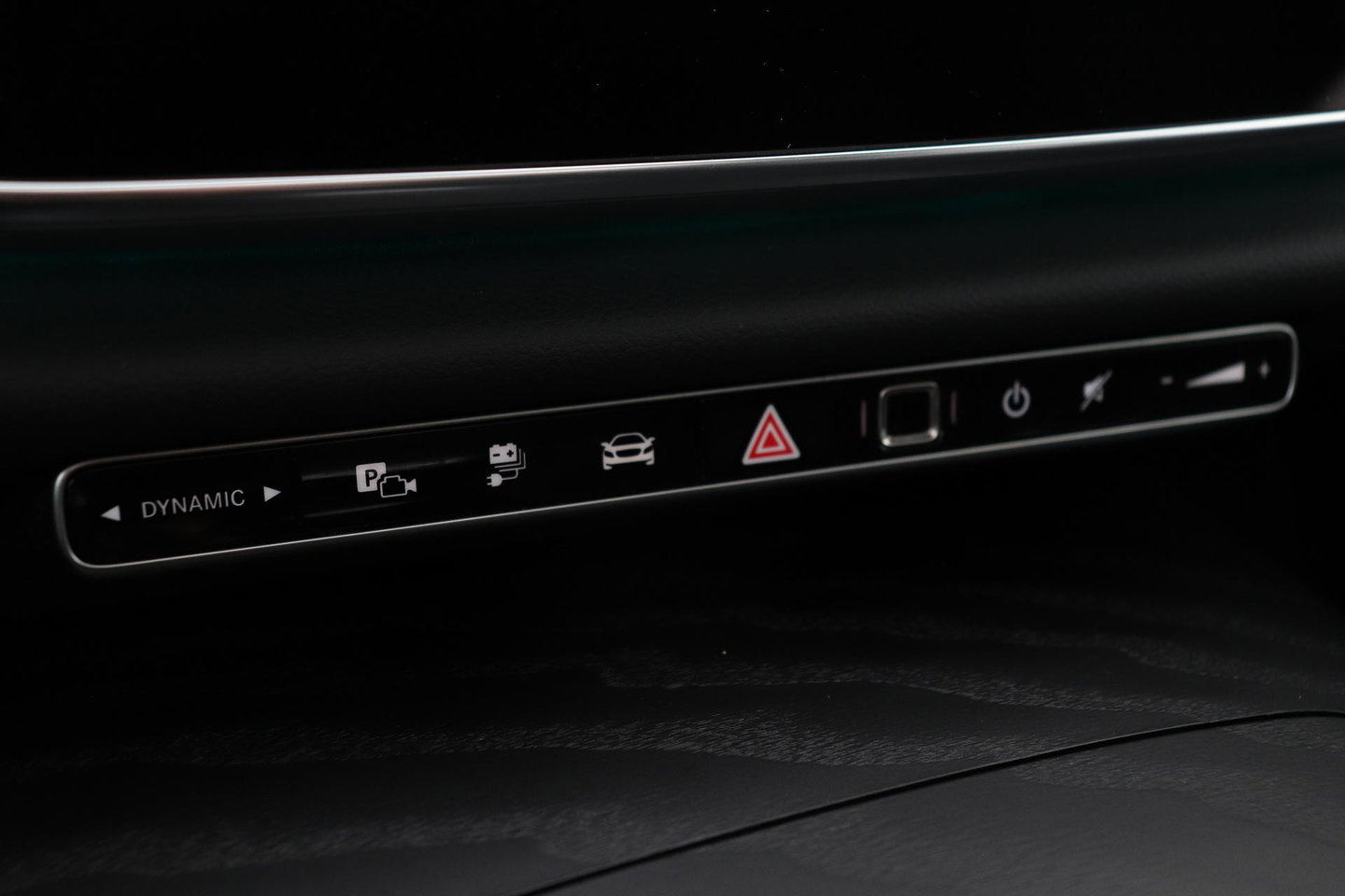 Mercedes-Benz E-Klasse 300 e AMG Line | Nightpakket | Panoramadak | 360° Camera | Trekhaak | Keyless | Stoelverwarming | 20 Inch