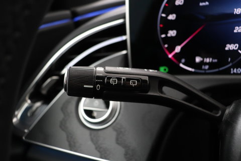Mercedes-Benz E-Klasse 300 e AMG Line | Nightpakket | Panoramadak | 360° Camera | Trekhaak | Keyless | Stoelverwarming | 20 Inch