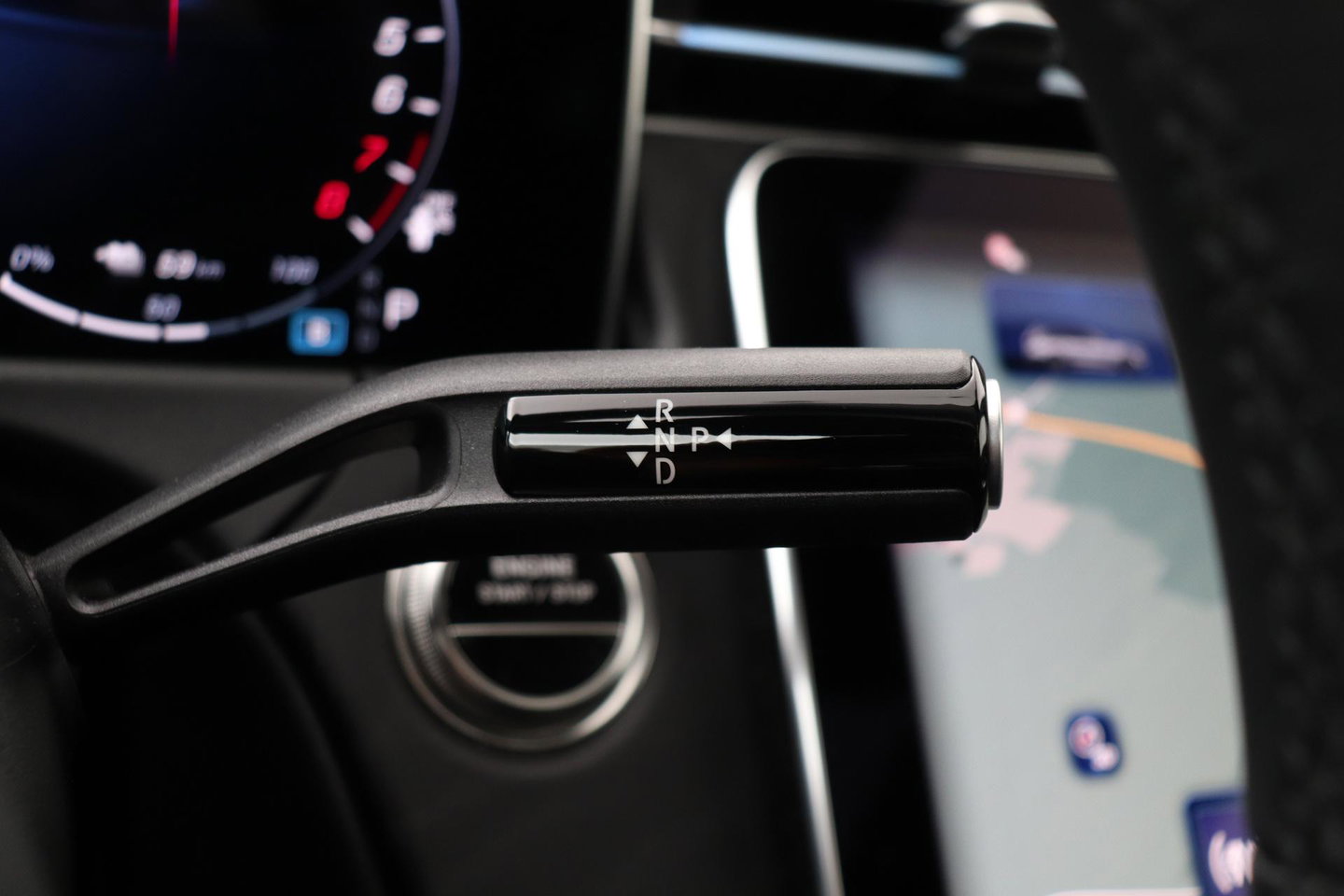 Mercedes-Benz E-Klasse 300 e AMG Line | Nightpakket | Panoramadak | 360° Camera | Trekhaak | Keyless | Stoelverwarming | 20 Inch