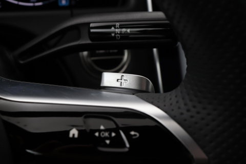 Mercedes-Benz E-Klasse 300 e AMG Line | Nightpakket | Panoramadak | 360° Camera | Trekhaak | Keyless | Stoelverwarming | 20 Inch