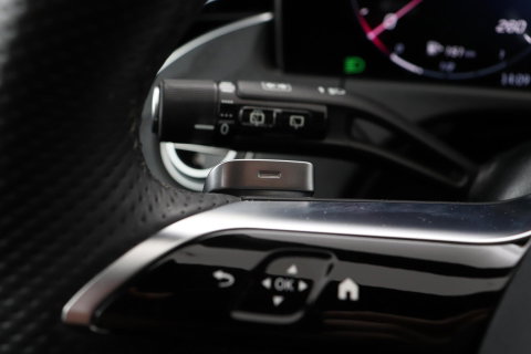 Mercedes-Benz E-Klasse 300 e AMG Line | Nightpakket | Panoramadak | 360° Camera | Trekhaak | Keyless | Stoelverwarming | 20 Inch