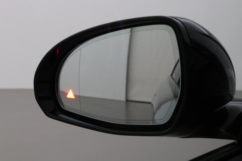 Mercedes-Benz E-Klasse 300 e AMG Line | Nightpakket | Panoramadak | 360° Camera | Trekhaak | Keyless | Stoelverwarming | 20 Inch