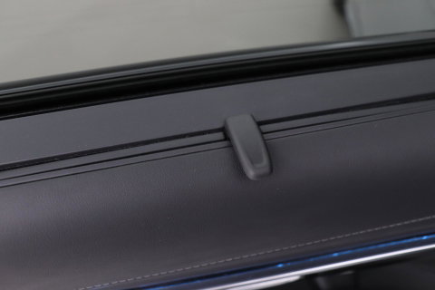Mercedes-Benz E-Klasse 300 e AMG Line | Nightpakket | Panoramadak | 360° Camera | Trekhaak | Keyless | Stoelverwarming | 20 Inch