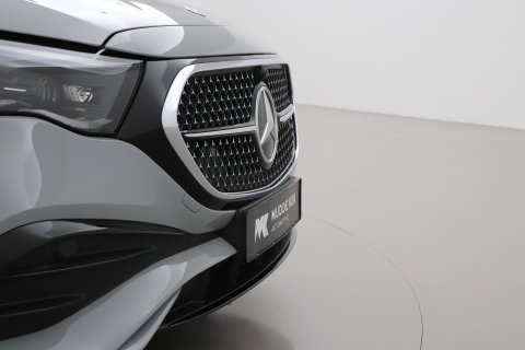 Mercedes-Benz E-Klasse 300 e AMG Line | Nightpakket | Panoramadak | 360° Camera | Trekhaak | Keyless | Stoelverwarming | 20 Inch