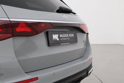 Mercedes-Benz E-Klasse 300 e AMG Line | Nightpakket | Panoramadak | 360° Camera | Trekhaak | Keyless | Stoelverwarming | 20 Inch