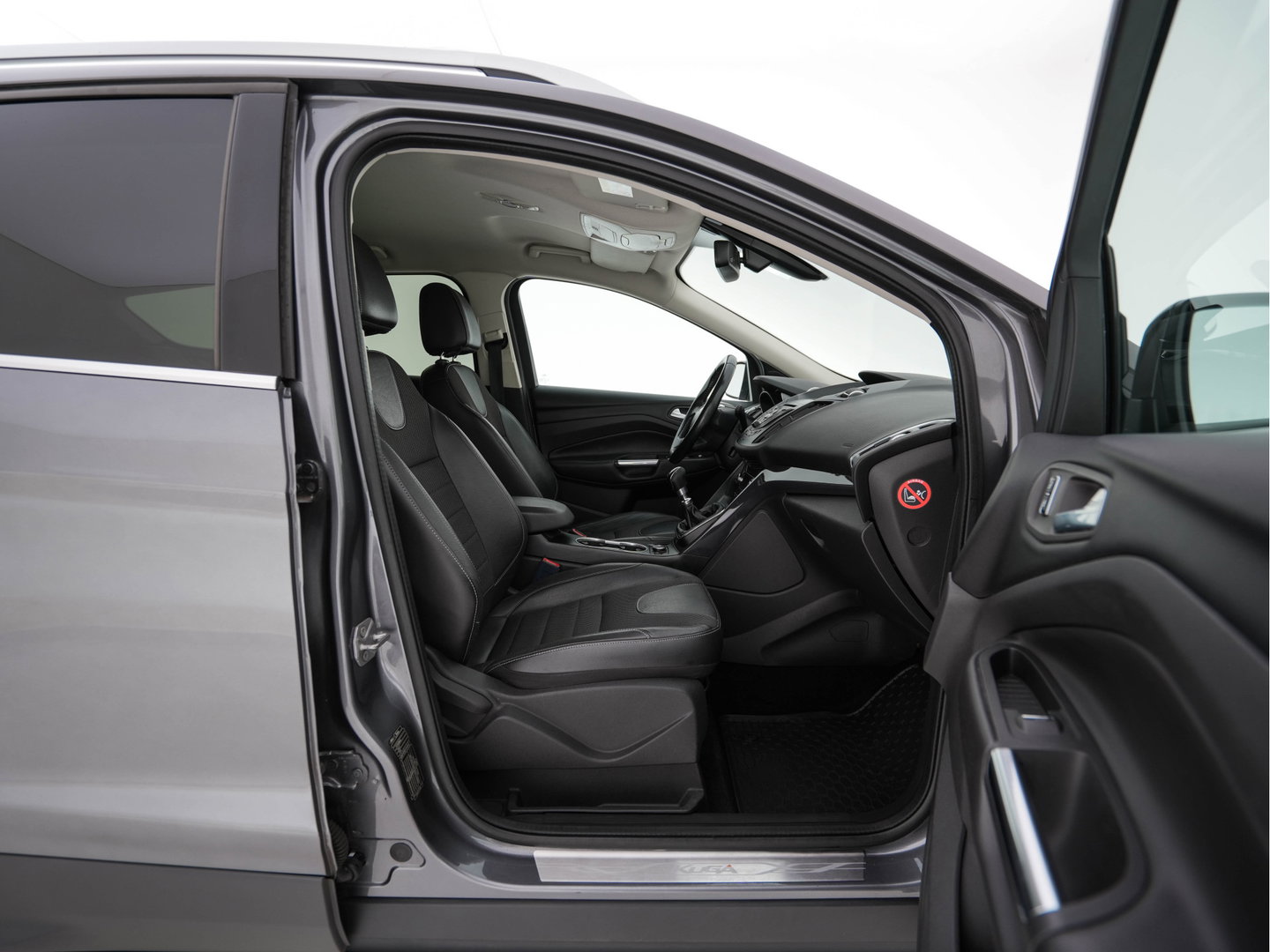 Ford Kuga 1.6 Titanium *LEATHER-FABRIC | XENON | HEATED-COMFORTSEATS | NAVI-FULLMAP | ECC | PDC | CRUISE | PRIVACY-GLASS | TOWBAR | 17''ALU*