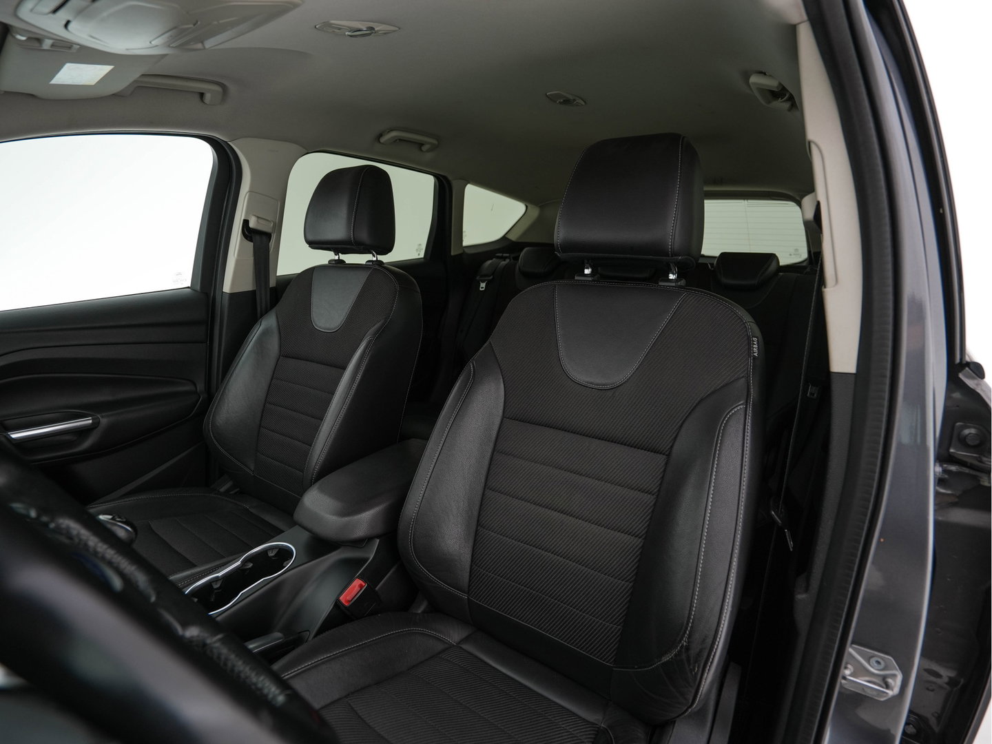 Ford Kuga 1.6 Titanium *LEATHER-FABRIC | XENON | HEATED-COMFORTSEATS | NAVI-FULLMAP | ECC | PDC | CRUISE | PRIVACY-GLASS | TOWBAR | 17''ALU*