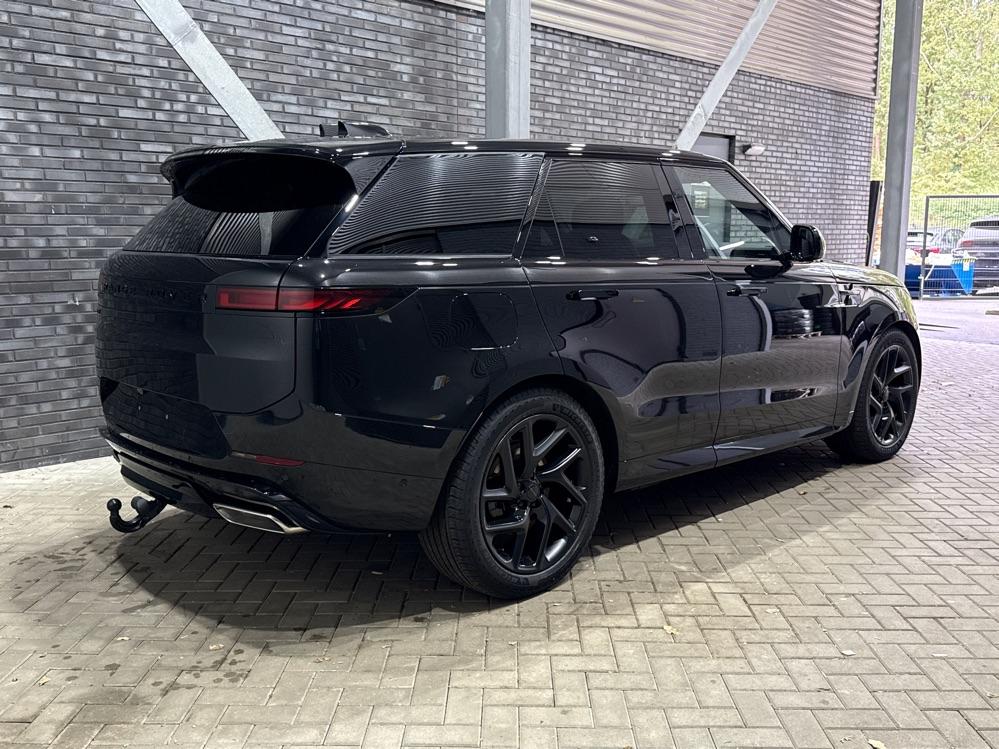 Land Rover Range Rover Sport P460e Battersea Edition | Luchtvering | ClearSight | Trekhaak | Panoramadak | 360° Camera | Head-Up | Stoelventilatie | 22 Inch