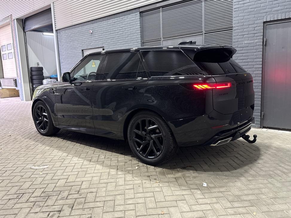 Land Rover Range Rover Sport P460e Battersea Edition | Luchtvering | ClearSight | Trekhaak | Panoramadak | 360° Camera | Head-Up | Stoelventilatie | 22 Inch