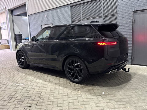 Land Rover Range Rover Sport P460e Battersea Edition | Luchtvering | ClearSight | Trekhaak | Panoramadak | 360° Camera | Head-Up | Stoelventilatie | 22 Inch