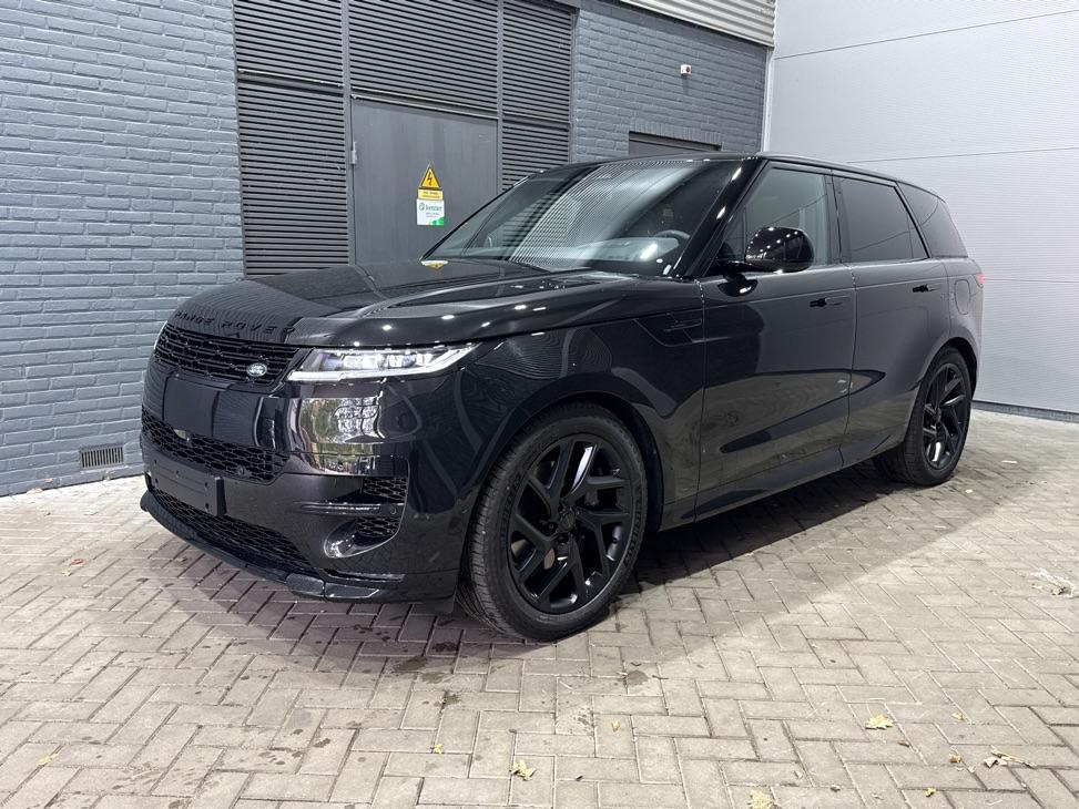 Land Rover Range Rover Sport P460e Battersea Edition | Luchtvering | ClearSight | Trekhaak | Panoramadak | 360° Camera | Head-Up | Stoelventilatie | 22 Inch