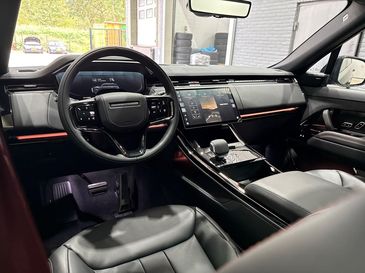 Land Rover Range Rover Sport P460e Battersea Edition | Luchtvering | ClearSight | Trekhaak | Panoramadak | 360° Camera | Head-Up | Stoelventilatie | 22 Inch