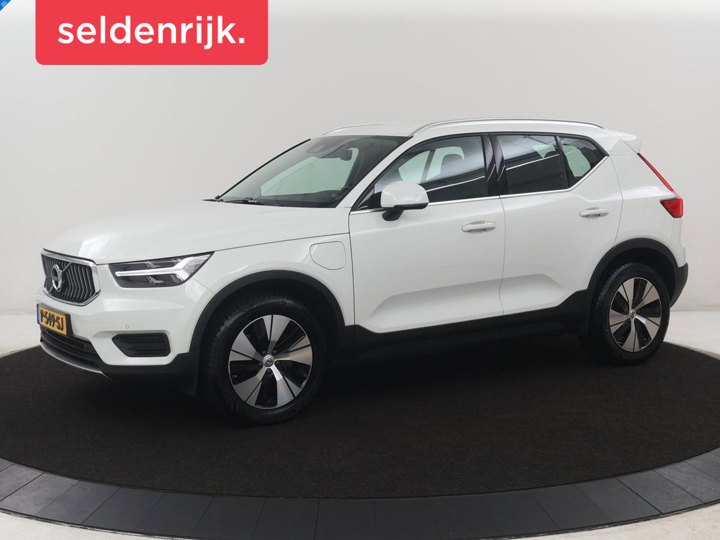 Volvo XC40 1.5 T4 Recharge Inscription Expression | SOh 85,2% | Trekhaak | Achteruitrij camera | Apple Carplay | Elektrische achterklep | Adaptieve cruise control |