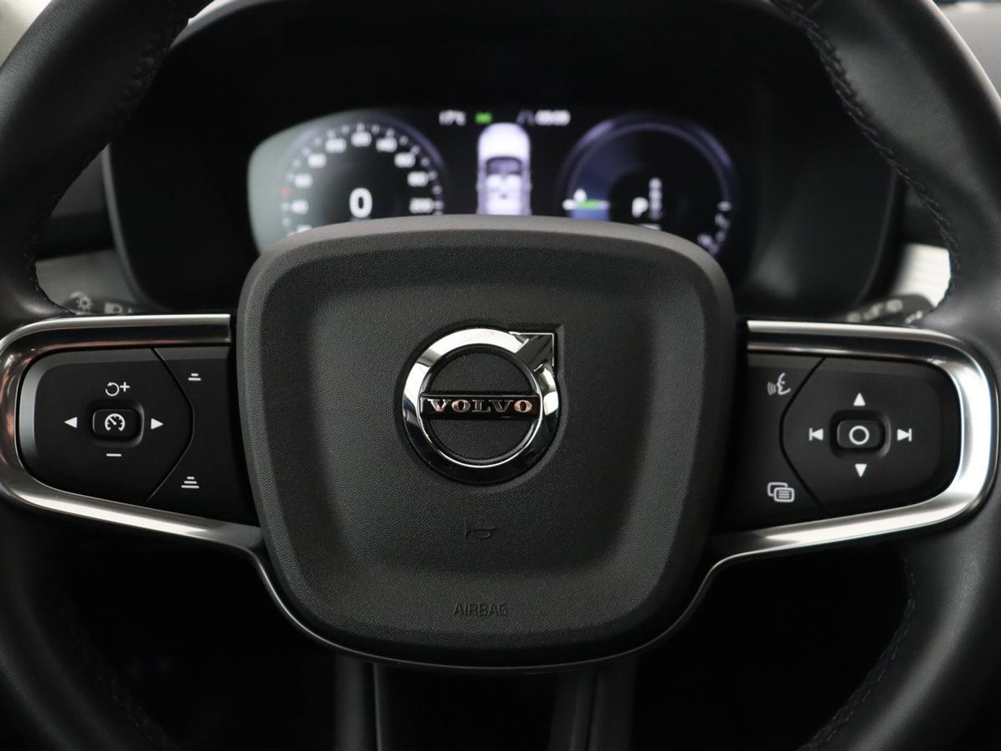 Volvo XC40 1.5 T4 Recharge Inscription Expression | SOh 85,2% | Trekhaak | Achteruitrij camera | Apple Carplay | Elektrische achterklep | Adaptieve cruise control |
