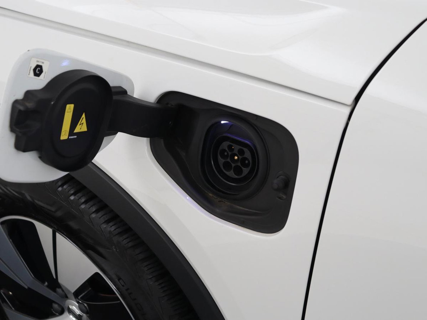 Volvo XC40 1.5 T4 Recharge Inscription Expression | SOh 85,2% | Trekhaak | Achteruitrij camera | Apple Carplay | Elektrische achterklep | Adaptieve cruise control |