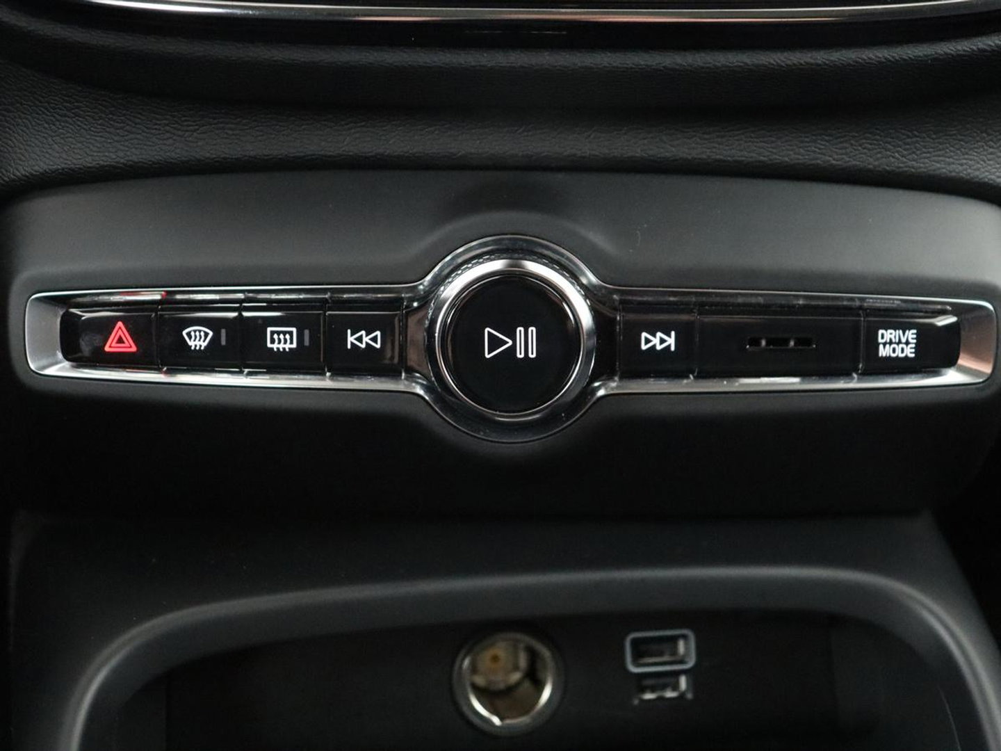 Volvo XC40 1.5 T4 Recharge Inscription Expression | SOh 85,2% | Trekhaak | Achteruitrij camera | Apple Carplay | Elektrische achterklep | Adaptieve cruise control |