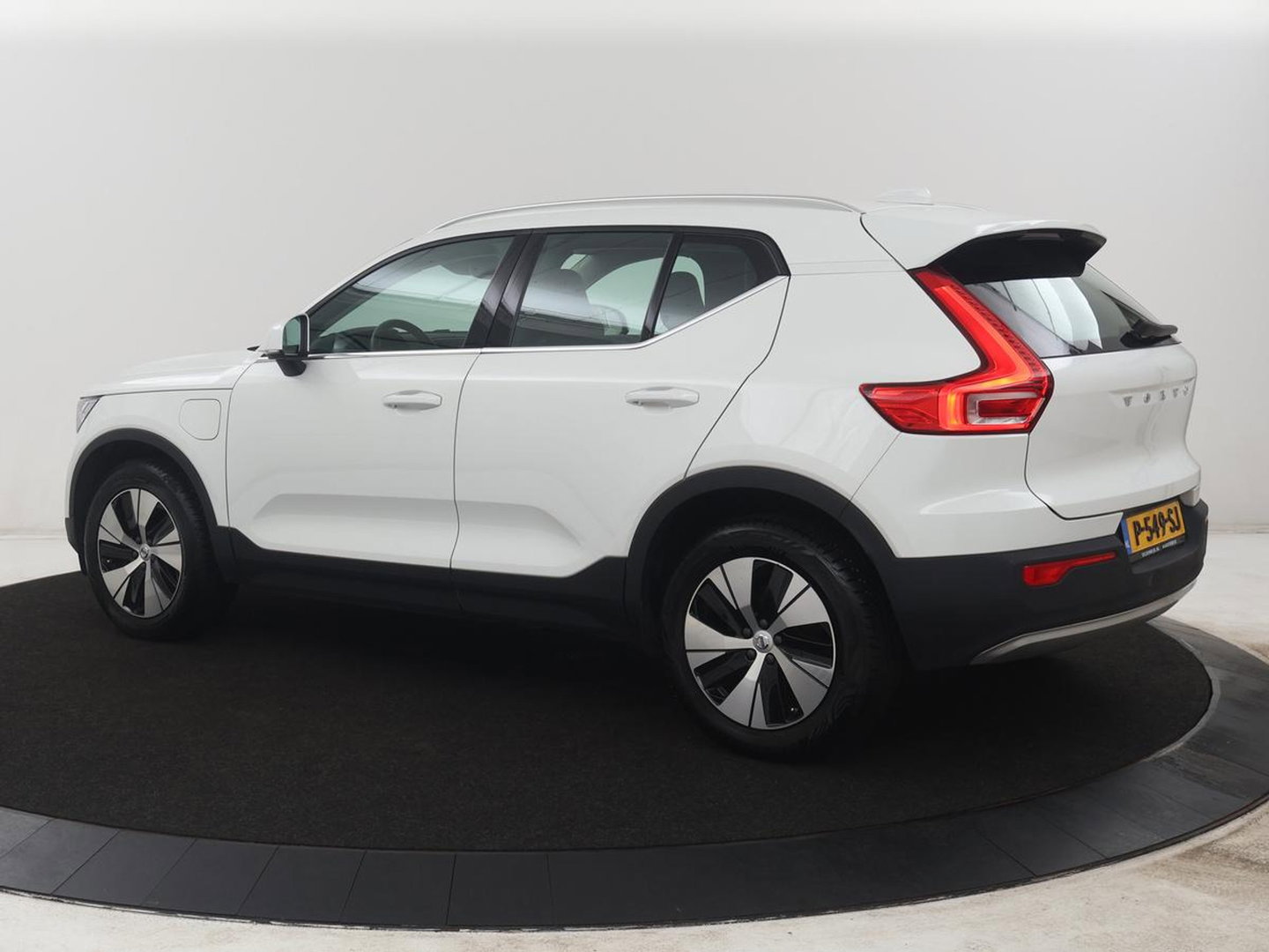 Volvo XC40 1.5 T4 Recharge Inscription Expression | SOh 85,2% | Trekhaak | Achteruitrij camera | Apple Carplay | Elektrische achterklep | Adaptieve cruise control |