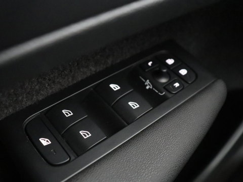 Volvo XC40 1.5 T4 Recharge Inscription Expression | SOh 85,2% | Trekhaak | Achteruitrij camera | Apple Carplay | Elektrische achterklep | Adaptieve cruise control |
