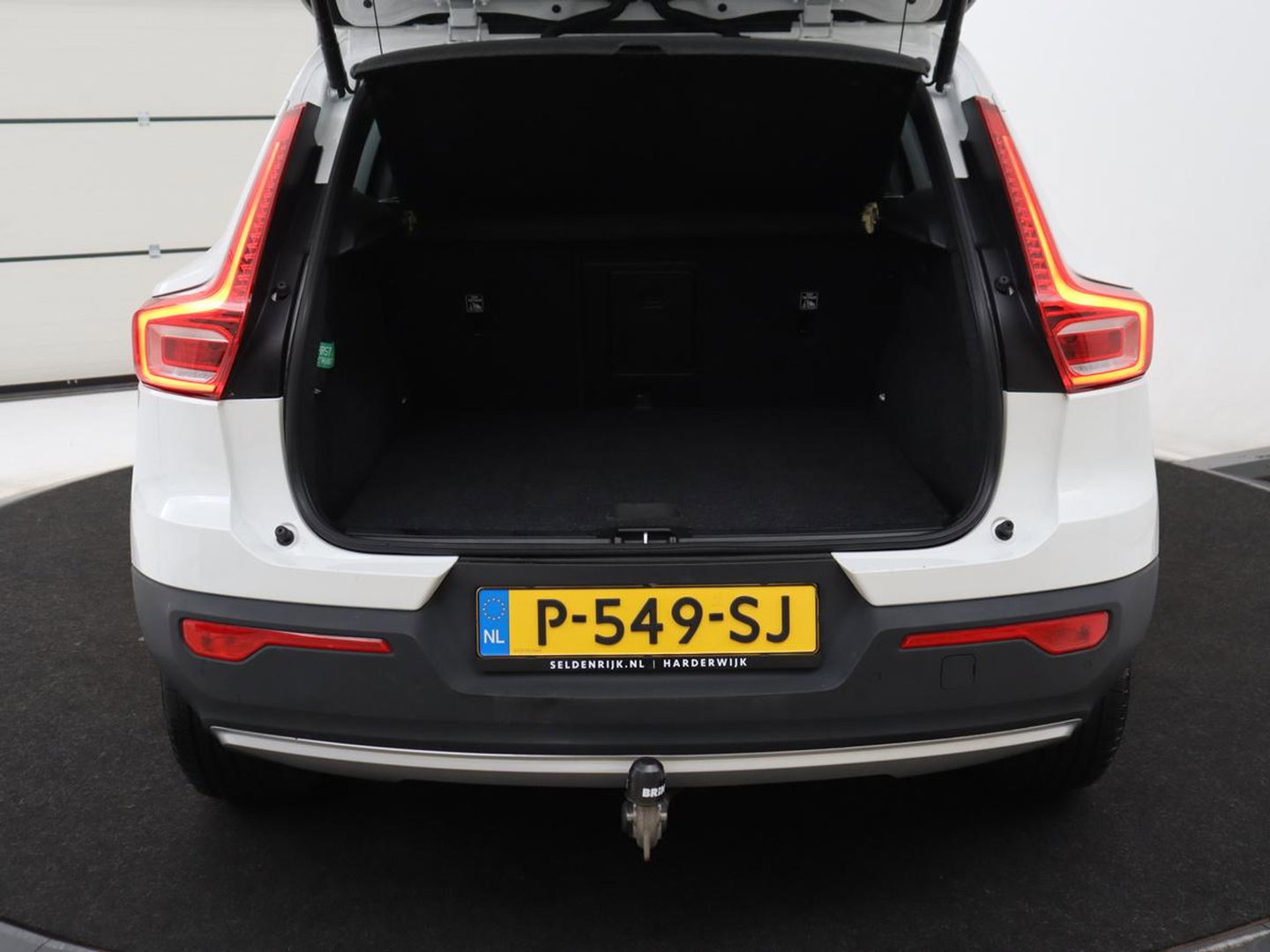 Volvo XC40 1.5 T4 Recharge Inscription Expression | SOh 85,2% | Trekhaak | Achteruitrij camera | Apple Carplay | Elektrische achterklep | Adaptieve cruise control |