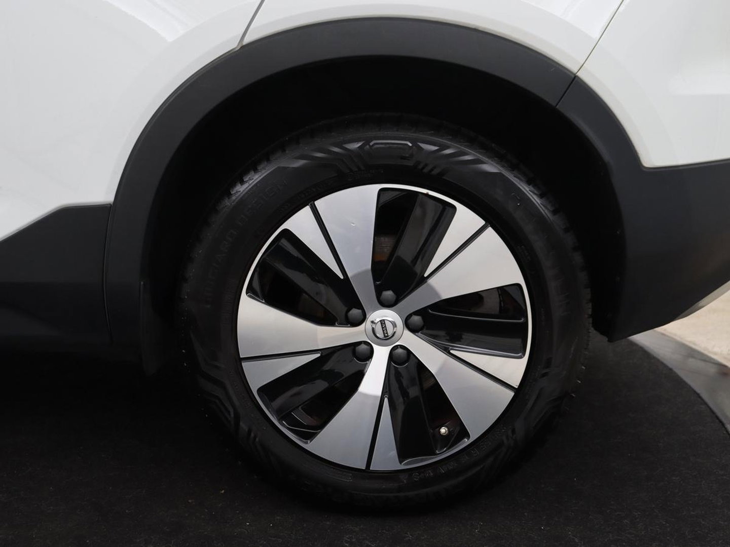 Volvo XC40 1.5 T4 Recharge Inscription Expression | SOh 85,2% | Trekhaak | Achteruitrij camera | Apple Carplay | Elektrische achterklep | Adaptieve cruise control |