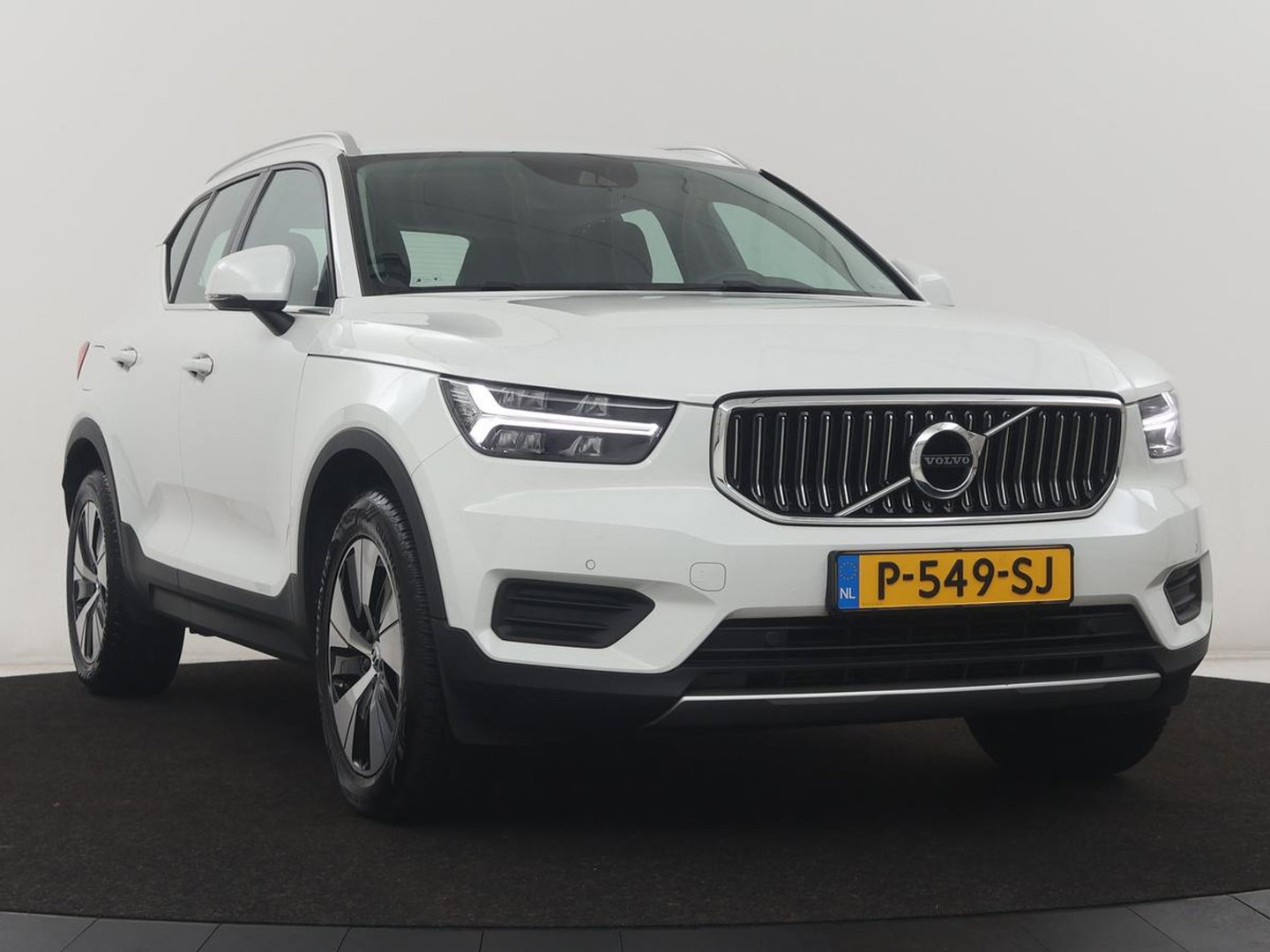 Volvo XC40 1.5 T4 Recharge Inscription Expression | SOh 85,2% | Trekhaak | Achteruitrij camera | Apple Carplay | Elektrische achterklep | Adaptieve cruise control |