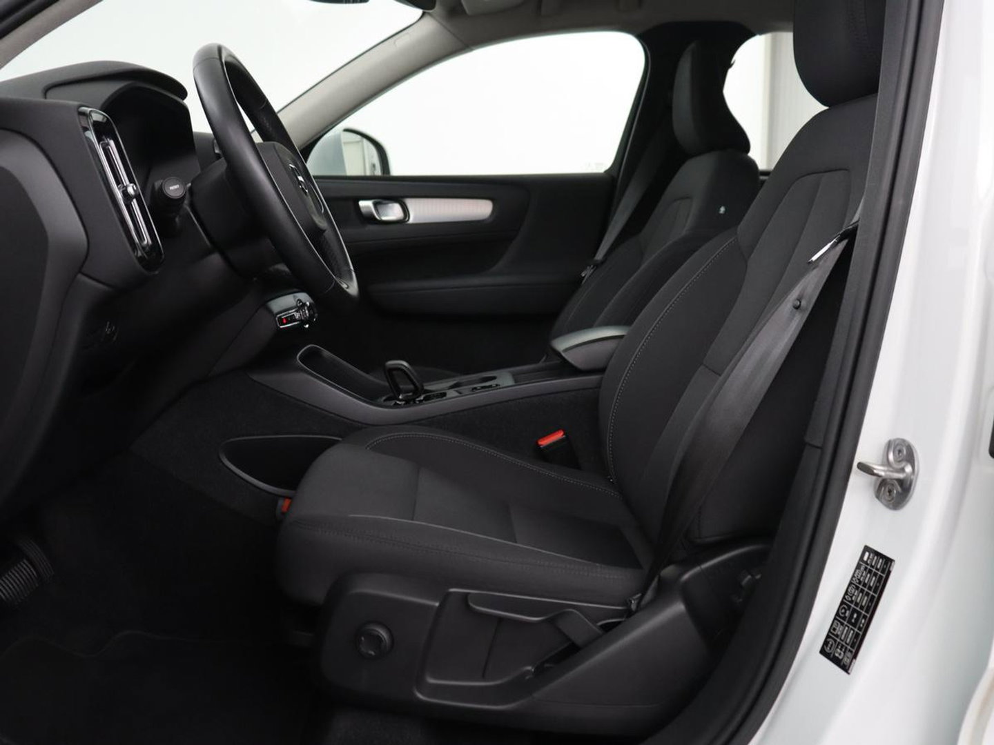 Volvo XC40 1.5 T4 Recharge Inscription Expression | SOh 85,2% | Trekhaak | Achteruitrij camera | Apple Carplay | Elektrische achterklep | Adaptieve cruise control |