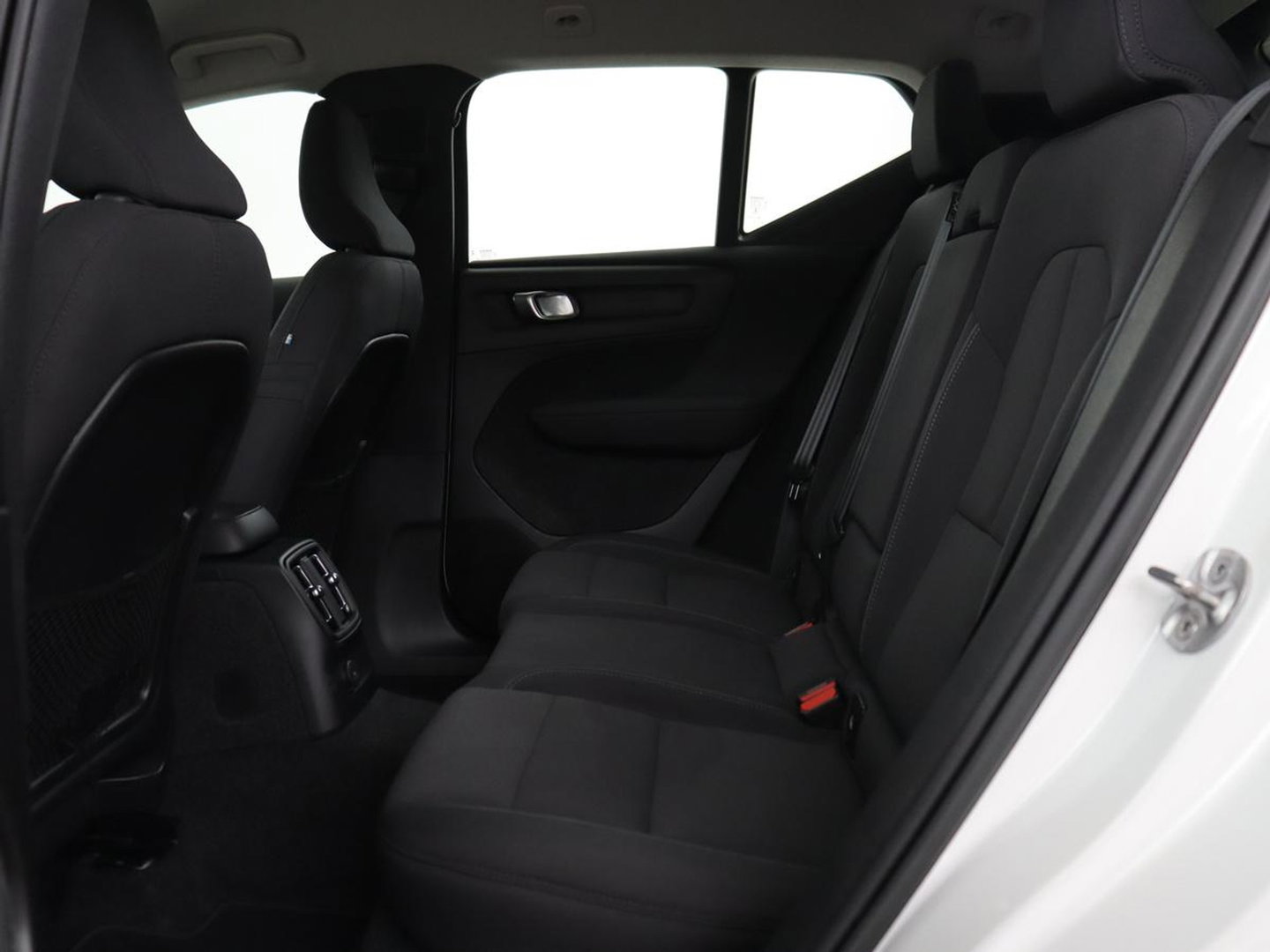 Volvo XC40 1.5 T4 Recharge Inscription Expression | SOh 85,2% | Trekhaak | Achteruitrij camera | Apple Carplay | Elektrische achterklep | Adaptieve cruise control |