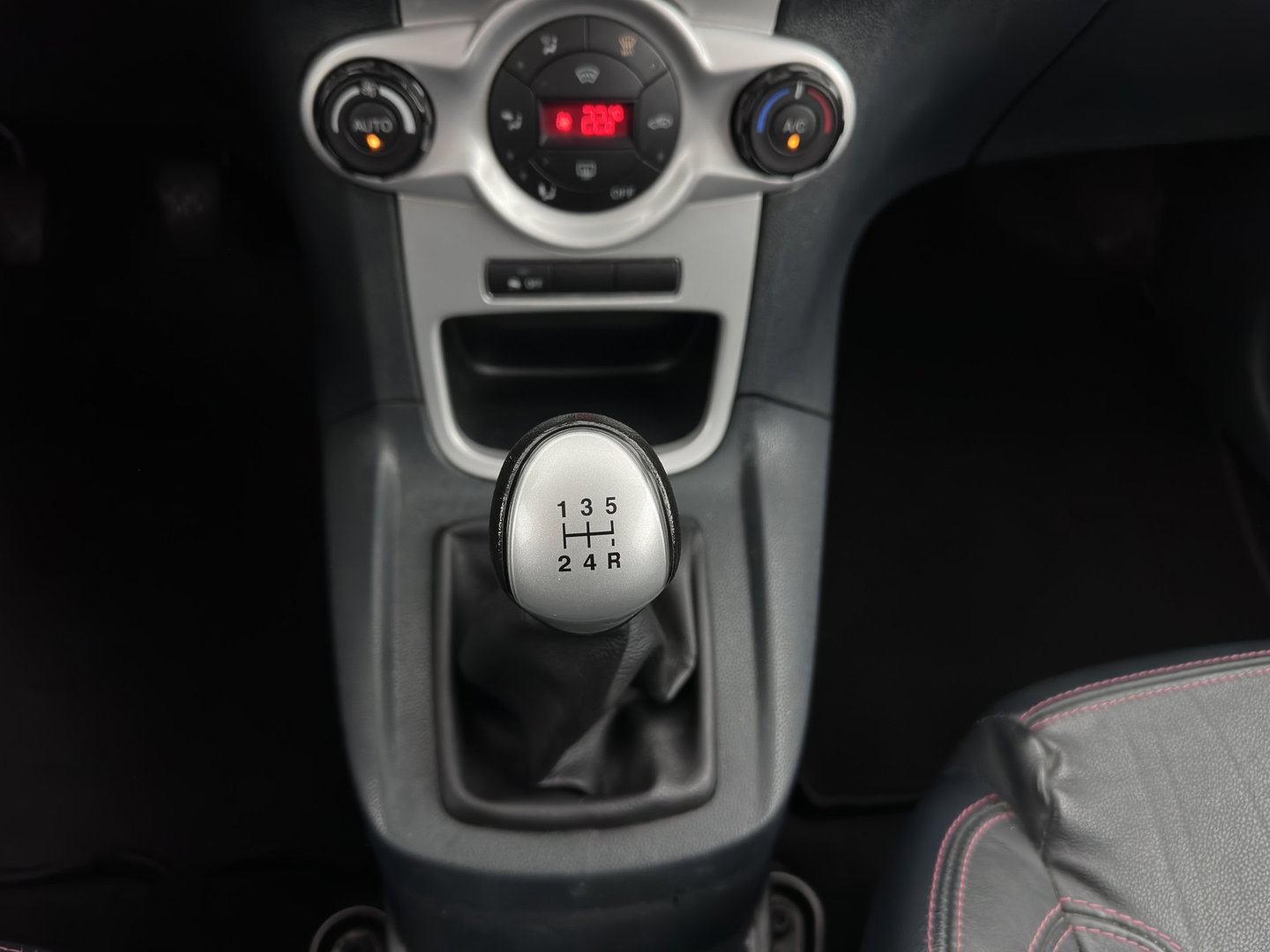 Ford Fiesta 1.6 Sport *LEATHER | HEATED-SPORTSEATS | PRIVACY-GLASS | ECC | 15''ALU*