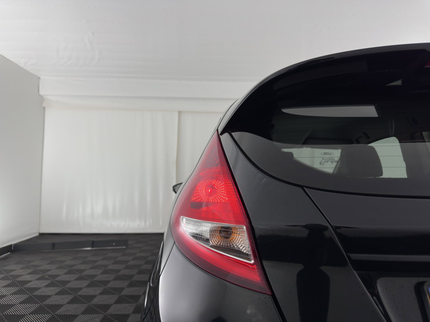 Ford Fiesta 1.6 Sport *LEATHER | HEATED-SPORTSEATS | PRIVACY-GLASS | ECC | 15''ALU*