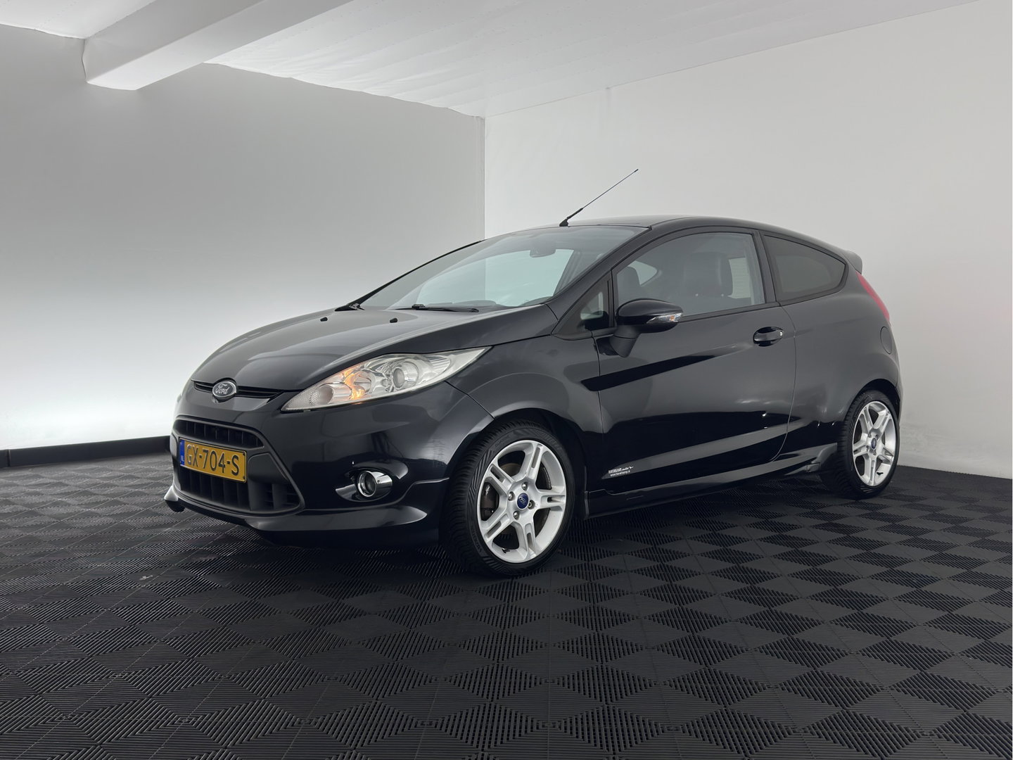 Ford Fiesta 1.6 Sport *LEATHER | HEATED-SPORTSEATS | PRIVACY-GLASS | ECC | 15''ALU*
