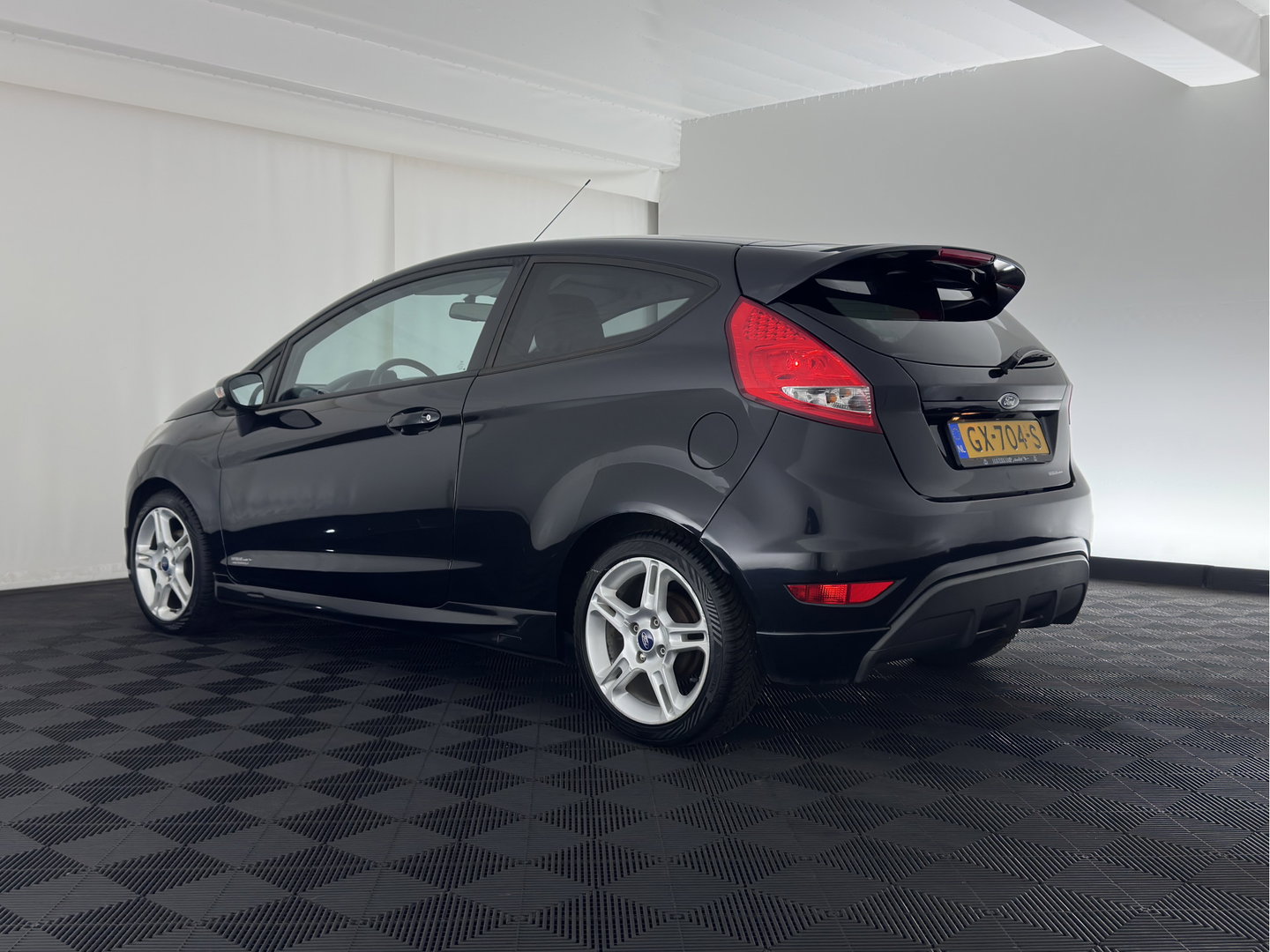 Ford Fiesta 1.6 Sport *LEATHER | HEATED-SPORTSEATS | PRIVACY-GLASS | ECC | 15''ALU*