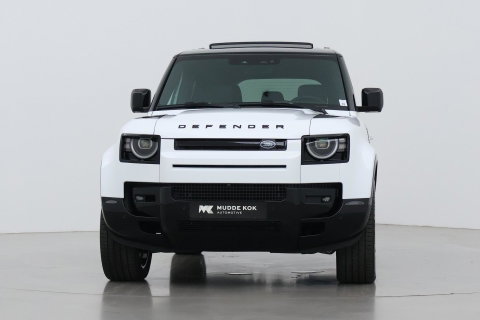 Land Rover Defender P300e 110 X-Dynamic HSE | ClearSight | Meridian Surround | Panoramadak | Trekhaak | Stoelventilatie | Koelbox | 22 Inch