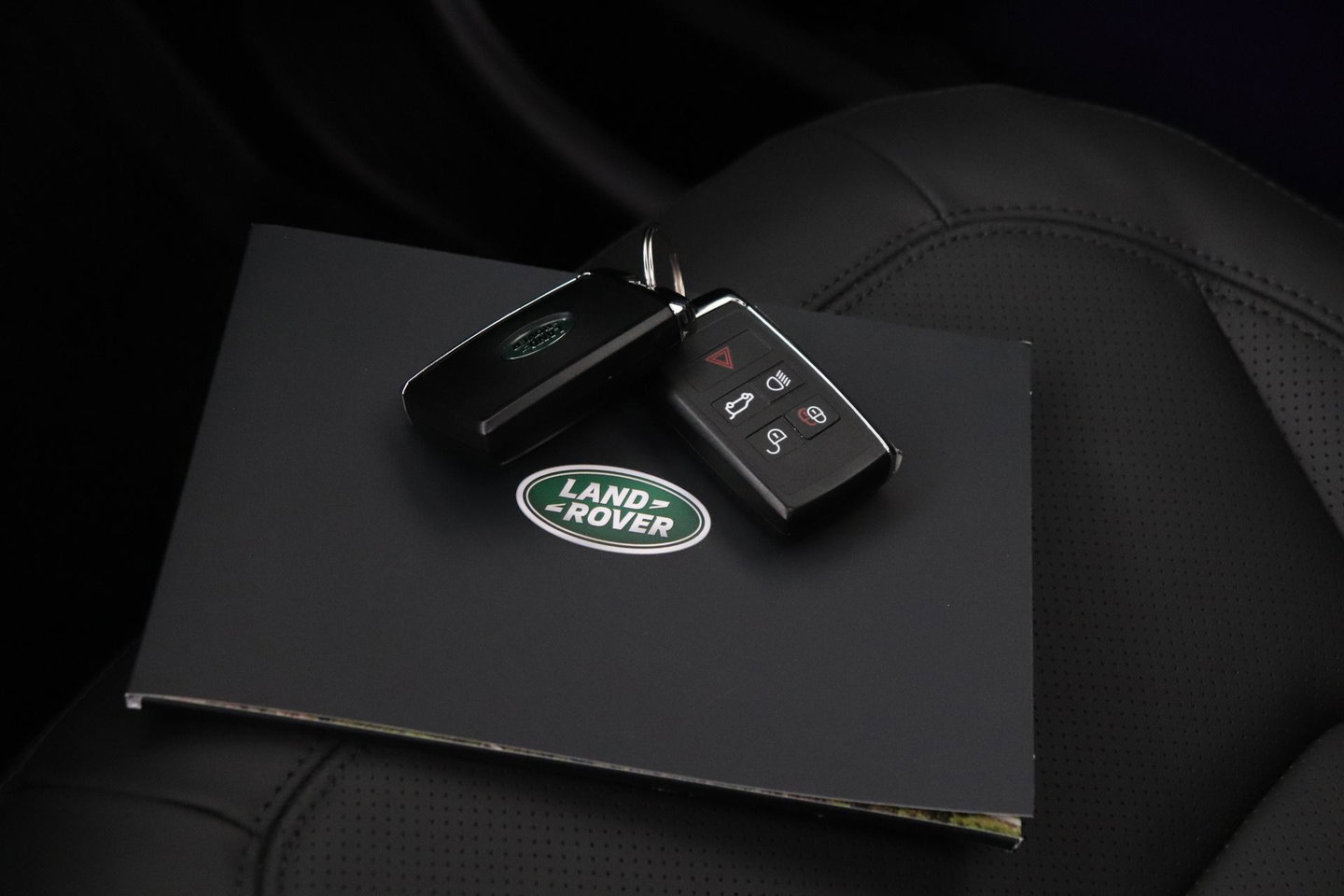 Land Rover Defender P300e 110 X-Dynamic HSE | ClearSight | Meridian Surround | Panoramadak | Trekhaak | Stoelventilatie | Koelbox | 22 Inch