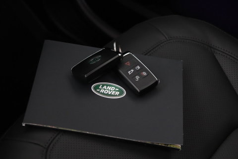 Land Rover Defender P300e 110 X-Dynamic HSE | ClearSight | Meridian Surround | Panoramadak | Trekhaak | Stoelventilatie | Koelbox | 22 Inch