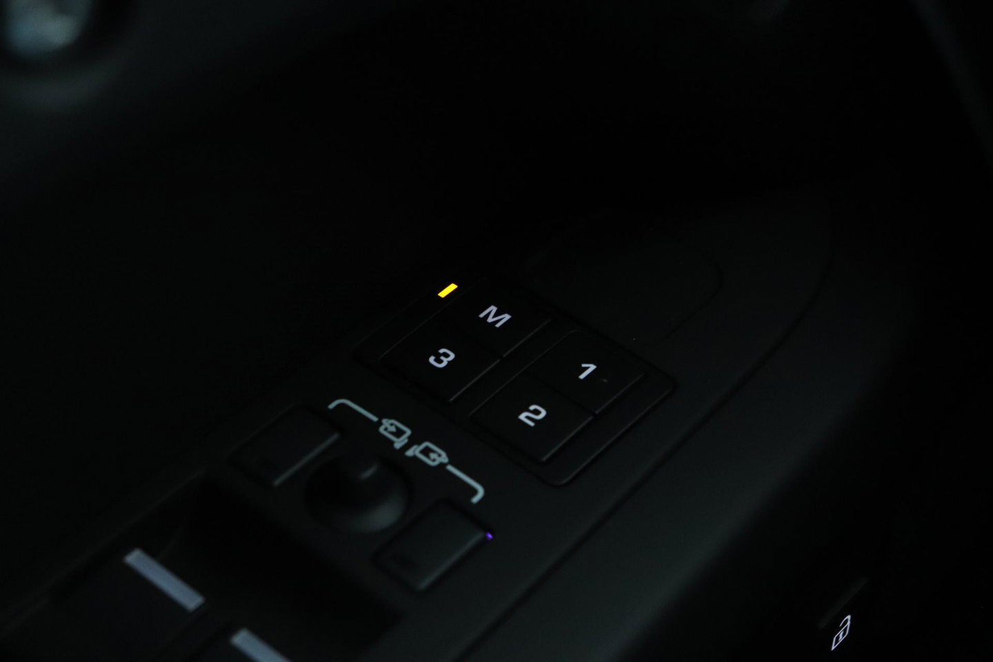 Land Rover Defender P300e 110 X-Dynamic HSE | ClearSight | Meridian Surround | Panoramadak | Trekhaak | Stoelventilatie | Koelbox | 22 Inch