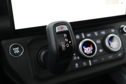 Land Rover Defender P300e 110 X-Dynamic HSE | ClearSight | Meridian Surround | Panoramadak | Trekhaak | Stoelventilatie | Koelbox | 22 Inch