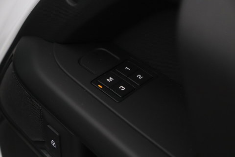 Land Rover Defender P300e 110 X-Dynamic HSE | ClearSight | Meridian Surround | Panoramadak | Trekhaak | Stoelventilatie | Koelbox | 22 Inch