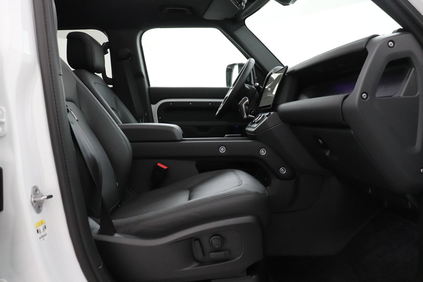 Land Rover Defender P300e 110 X-Dynamic HSE | ClearSight | Meridian Surround | Panoramadak | Trekhaak | Stoelventilatie | Koelbox | 22 Inch