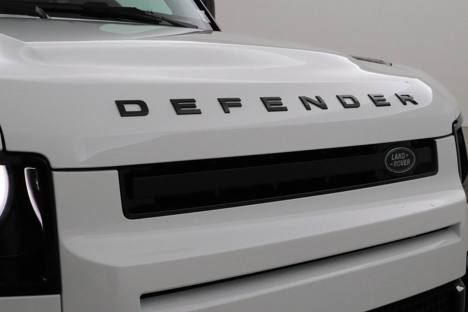 Land Rover Defender P300e 110 X-Dynamic HSE | ClearSight | Meridian Surround | Panoramadak | Trekhaak | Stoelventilatie | Koelbox | 22 Inch