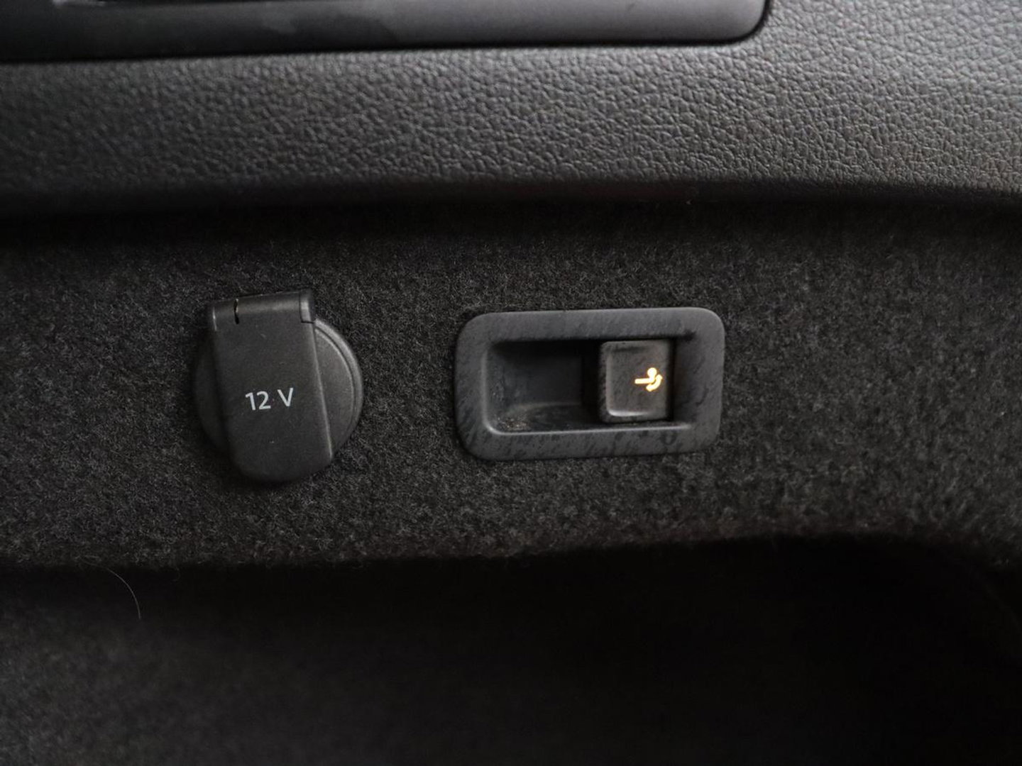 Volkswagen Passat Variant GTE 1.4 TSI PHEV GTE Business | SOH 93,9% | Trekhaak | Camera | LED | Apple Carplay | Massage Stoelen | Lederen bekleding