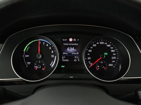 Volkswagen Passat Variant GTE 1.4 TSI PHEV GTE Business | SOH 93,9% | Trekhaak | Camera | LED | Apple Carplay | Massage Stoelen | Lederen bekleding