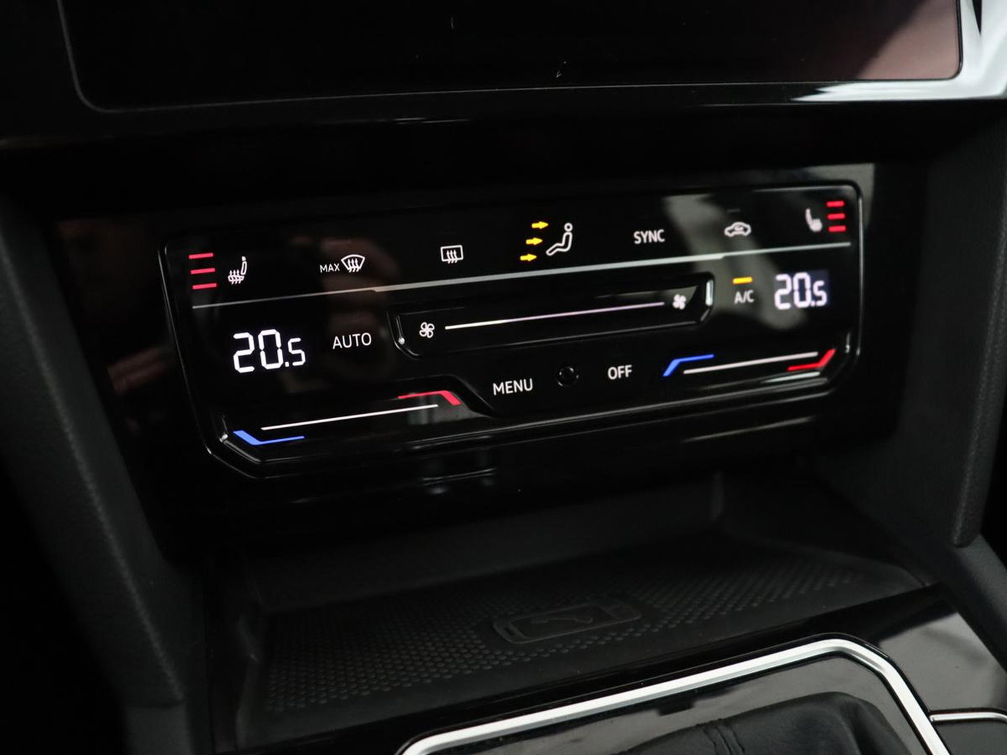 Volkswagen Passat Variant GTE 1.4 TSI PHEV GTE Business | SOH 93,9% | Trekhaak | Camera | LED | Apple Carplay | Massage Stoelen | Lederen bekleding