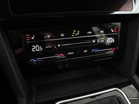 Volkswagen Passat Variant GTE 1.4 TSI PHEV GTE Business | SOH 93,9% | Trekhaak | Camera | LED | Apple Carplay | Massage Stoelen | Lederen bekleding