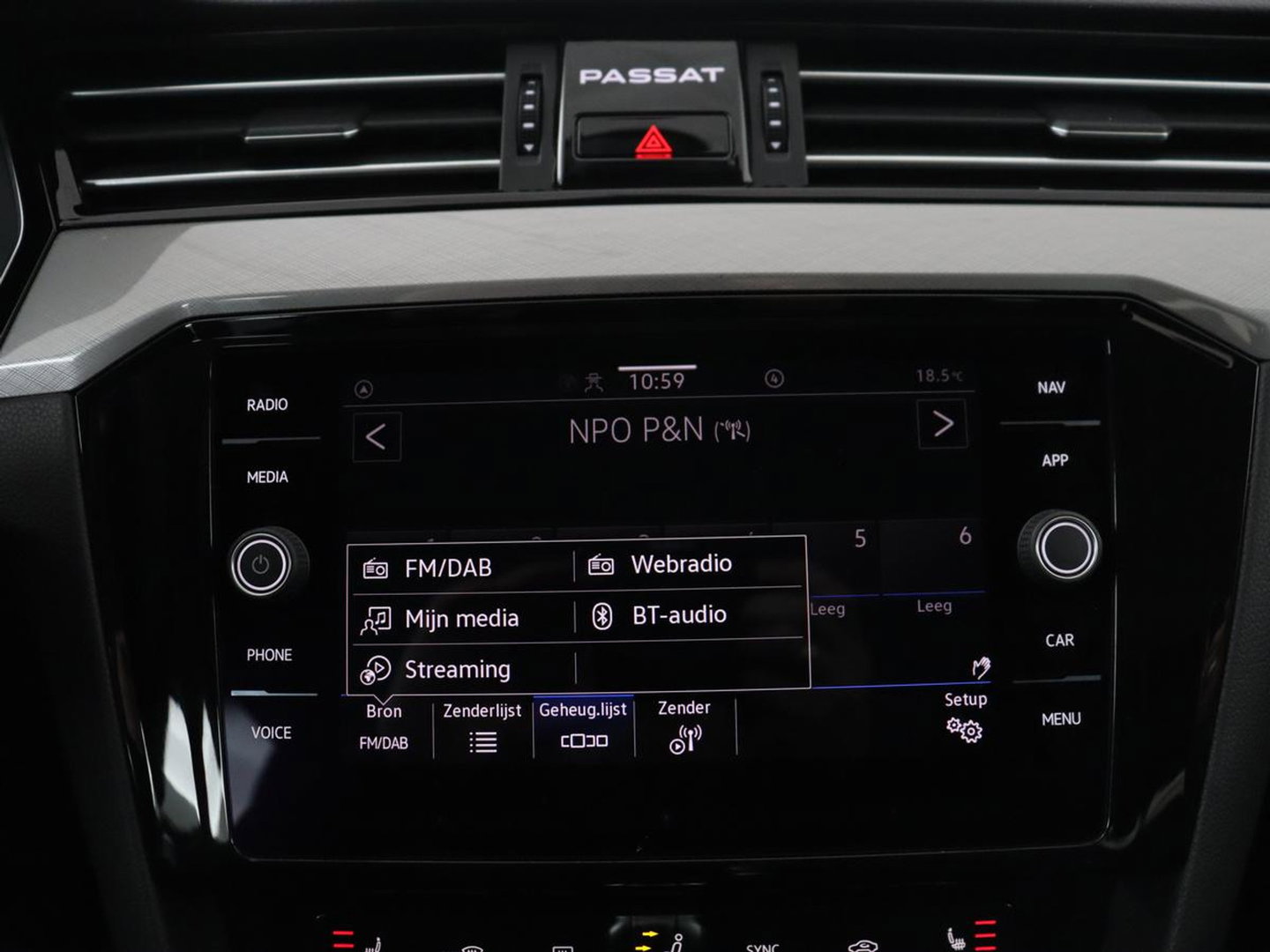 Volkswagen Passat Variant GTE 1.4 TSI PHEV GTE Business | SOH 93,9% | Trekhaak | Camera | LED | Apple Carplay | Massage Stoelen | Lederen bekleding